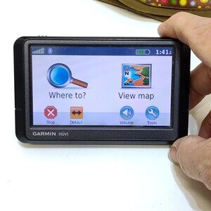 Garmin nüvi 265W GPS 4.3-Inch Touchscreen Preloaded Maps Bluetooth Connectivity